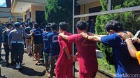 Pihaknya menuturkan para 56 tersangka tersebut memiliki modus yang bermacam-macam. Karenanya, para tersangka dijerat dengan pasal yang berbeda-beda.