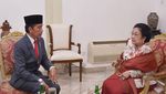 Acungkan 2 Jari, Jokowi dan Megawati Bahas Apa Sih?
