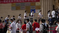 Demi mempersiapkan seleksi perguruan tinggi di China ini, semua sekolah di sana akan menyediakan kertas latihan dan simulasi ujian. Mengerjakan seluruh kertas latihan ini adalah salah satu cara terbaik siswa China mempersiapkan diri menghadapi gaokao.