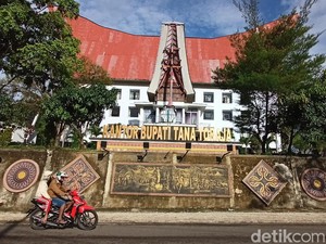 Pemkab Toraja Tak Masalah Warga Muslim Gelar Ritual Rambu Solo