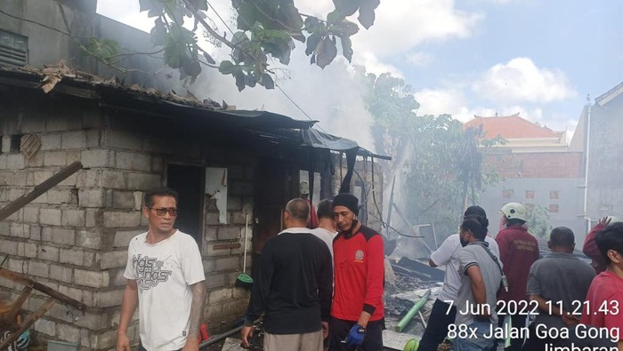 Kebakaran rumah kontrakan semi permanen di Jalan Perum Bukit Pratama Nomor 6, Kelurahan Jimbaran, Kecamatan Kuta Selatan, Kabupaten Badung.