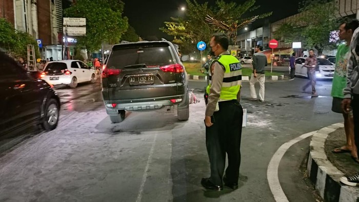 Kecelakaan mobil Pajero dan motor di kawasan Solo Baru, Grogol, Sukoharjo, Selasa (7/6/2022).