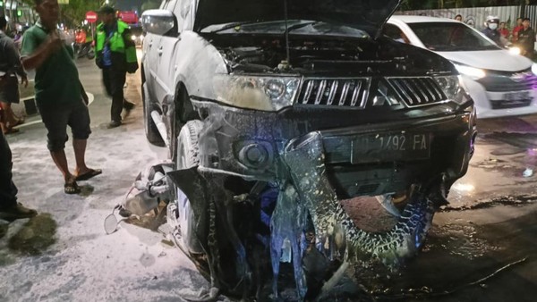 Penampakan Pajero Tabrak Motor hingga Terbakar di Sukoharjo