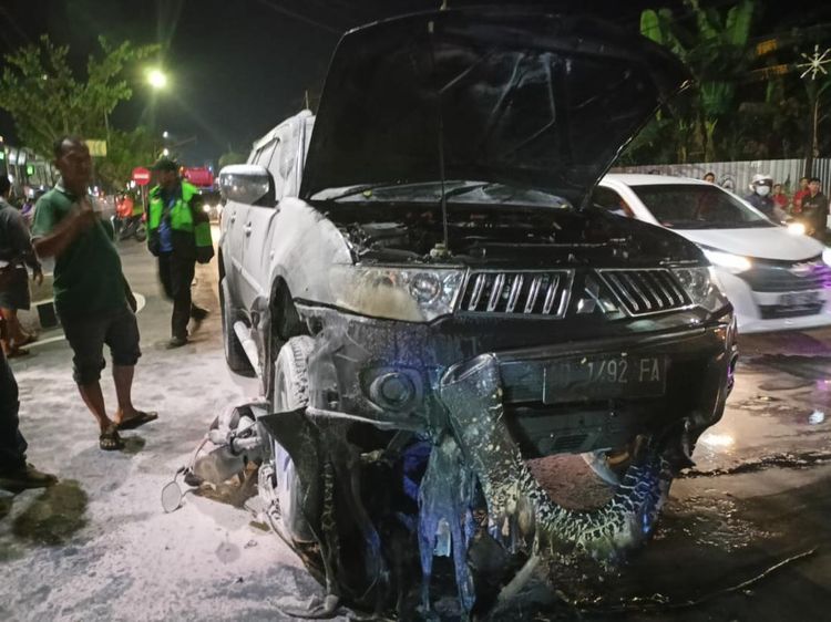 Penampakan Pajero Tabrak Motor hingga Terbakar di Sukoharjo