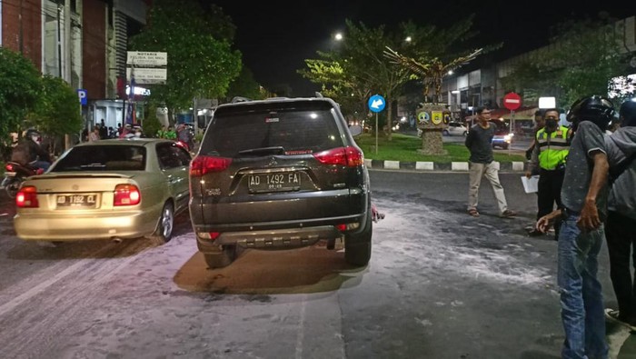 Kecelakaan mobil Pajero dan motor di kawasan Solo Baru, Grogol, Sukoharjo, Selasa (7/6/2022).