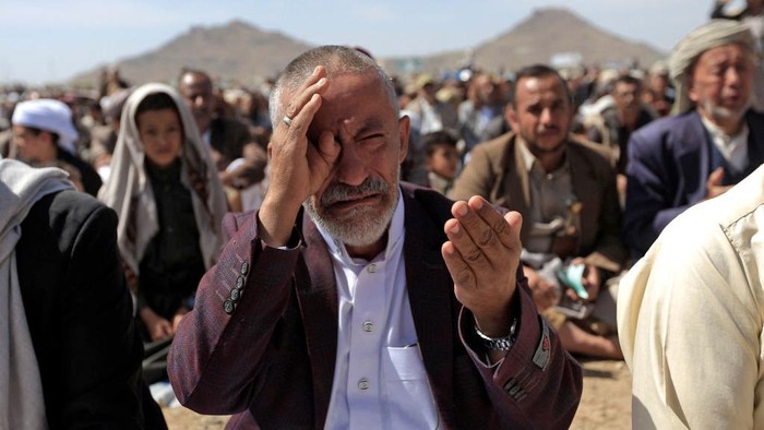 Kekeringan Parah, Umat Muslim di Yaman Doa Bersama Memohon Hujan Yemenis pray for rain amid drought in the capital Sanaa on June 6, 2022. (Photo by MOHAMMED HUWAIS / AFP) (Photo by MOHAMMED HUWAIS/AFP via Getty Images)