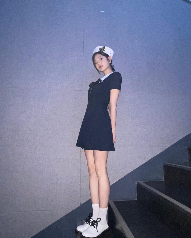 Kim Minju memiliki tinggi badan 163,8 cm dengan berat badan 45 kg. Selama aktif promosi dengan IZ*ONE, Minju konsisten menjaga dietnya meskipun suka makanan manis. Para member pun memuji tekadnya. Foto: (dok. ist)