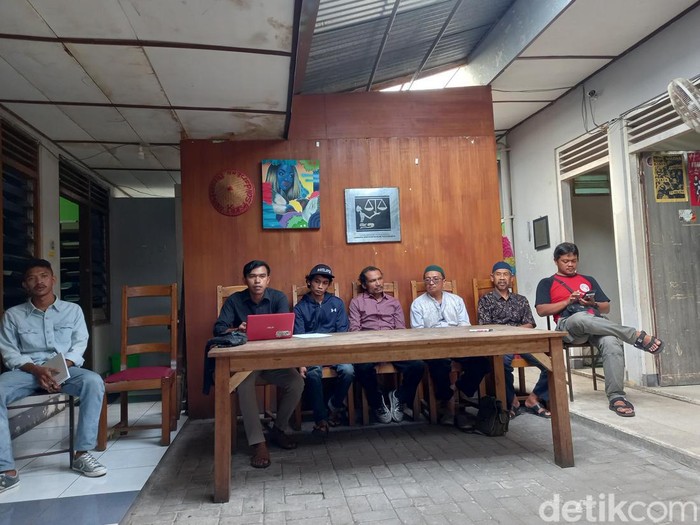 Konferensi pers soal menolak penambangan yang merusak lingkungan di kantor LBH Yogyakarta, Selasa (7/6/2022).