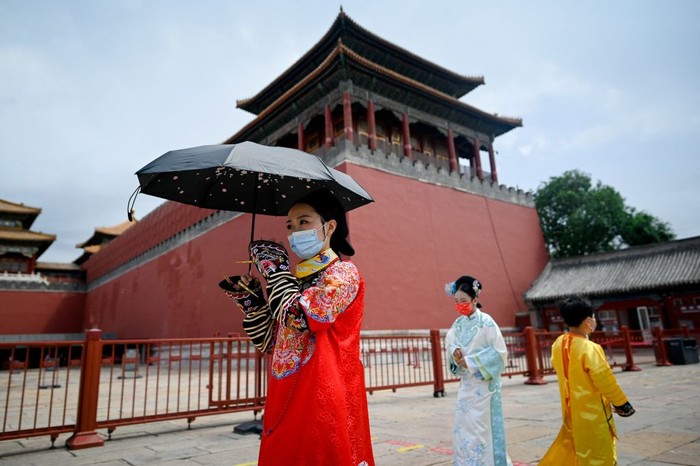 People visit the Forbidden City in Beijing on June 7, 2022, after the government eased some Covid-19 restrictions with most museums resuming in the city. (Photo by WANG Zhao / AFP) (Photo by WANG ZHAO/AFP via Getty Images)