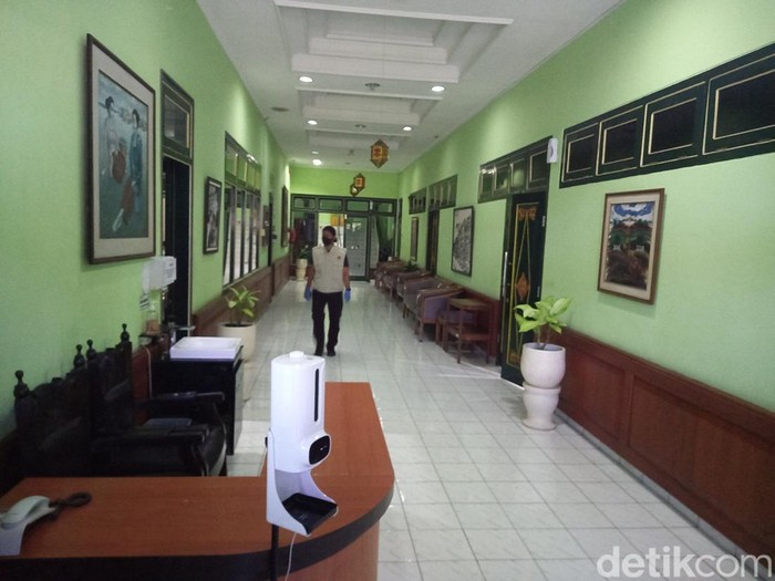 KPK menggeledah berkas di kantor Wali Kota Jogja, kantor DPMP, dan kantor DPUPKP, Selasa (7/6/2022).