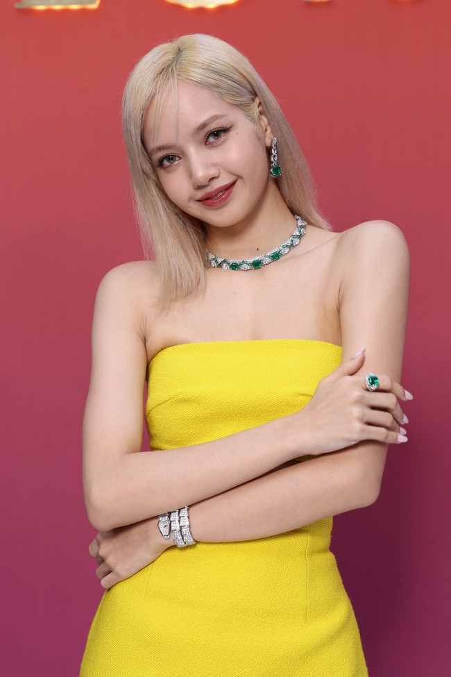 Pelantun ‘LALISA’ itu tampil dengan potongan rambut barunya yang berwarna blonde. Kali ini rambutnya ditata tanpa poni yang telah menjadi ciri khasnya. Foto: dok. Getty Images