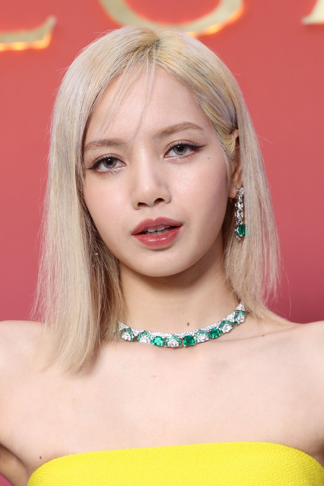 Lisa BLACKPINK menjadi pusat perhatian di acara peluncuran koleksi perhiasan BVLGARI ‘Eden the Garden of Wonders’. Acara itu digelar di Paris pada Senin (6/6/2022) waktu setempat. Foto: dok. Getty Images