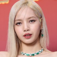 Lisa BLACKPINK menjadi pusat perhatian di acara peluncuran koleksi perhiasan BVLGARI ‘Eden the Garden of Wonders’. Acara itu digelar di Paris pada Senin (6/6/2022) waktu setempat. Foto: dok. Getty Images