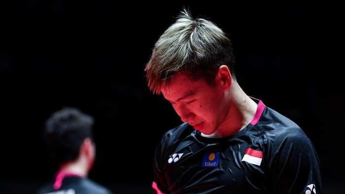 GUANGZHOU, CHINA - DECEMBER 14: Marcus Fernaldi Gideon(R) and Kevin Sanjaya Sukamuljo of Indonesia react during the mens doubles semi final match against Hiroyuki Endo and Yuta Watanabe of Japan on day 4 of the HSBC BWF World Tour Finals 2019 at Tianhe Sports Center on December 14, 2019 in Guangzhou, China. (Photo by Zhong Zhi/Getty Images)