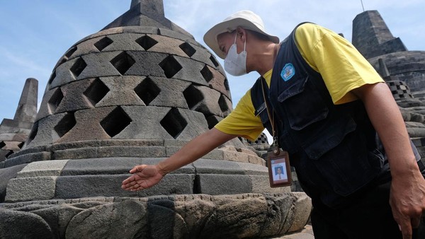 Berdasarkan pengamatan Balai Konservasi Borobudur, di lantai 9 dan 10 Candi Borobudur telah mengalami kerusakan hampir 30%. Sementara itu, di tangga menuju lantai yang ditutup itu ada kerusakan hampir 40%. Â Berdasarkan pengamatan Balai Konservasi Borobudur, di lantai 9 dan 10 Candi Borobudur telah mengalami kerusakan hampir 30%. Sementara itu, di tangga menuju lantai yang ditutup itu ada kerusakan hampir 40%. Â