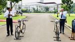 Momen Jokowi dan PM Australia Gowes Bareng dengan Sepeda Bambu