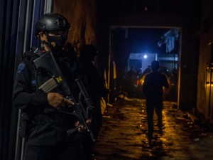 Misteri Pemilik Bahan Peledak-Senpi di Gudang Tua Bandung