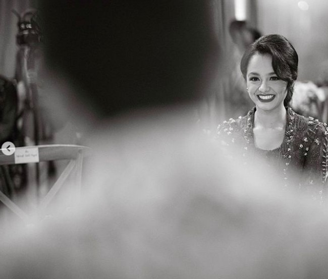 Beginilah penampilan cantik Tia di acara lamarannya yang sudah digelar pada 22 Mei 2022, namun sejumlah fotonya baru diunggahnya di Instagram pada Jumat (3/6/2022). Foto: dok. Instagram/@mutiarabaswedan