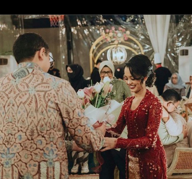 Mutiara Annisa Baswedan atau akrab disapa TIa dilamar oleh kekasihnya yang masih dirahasiakan identitasnya. Sosok calon suami bikin penasaran. Foto: dok. Instagram/@mutiarabaswedan