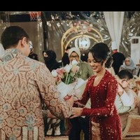 Mutiara Annisa Baswedan atau akrab disapa TIa dilamar oleh kekasihnya yang masih dirahasiakan identitasnya. Sosok calon suami bikin penasaran. Foto: dok. Instagram/@mutiarabaswedan