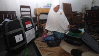 Sukarni menunaikan ibadah haji dari hasil tabungannya selama 11 tahun.   