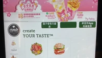 Kalau bingung memilih, ada juga menu pilihan dari McD yang bisa dicoba. Salad hingga burger dijual mulai dari HKD 43 atau sekitar Rp 79 ribuan. 