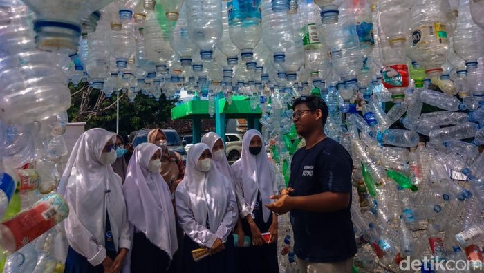 Pameran Brantas Xoxo yang digelar Ecoton bekerja sama dengan instansi terkait