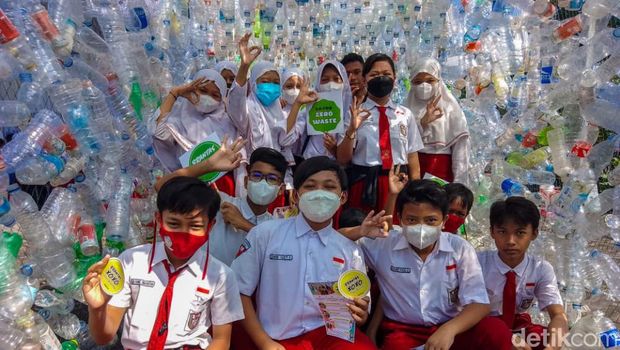 Pameran Brantas Xoxo yang digelar Ecoton bekerja sama dengan instansi terkait