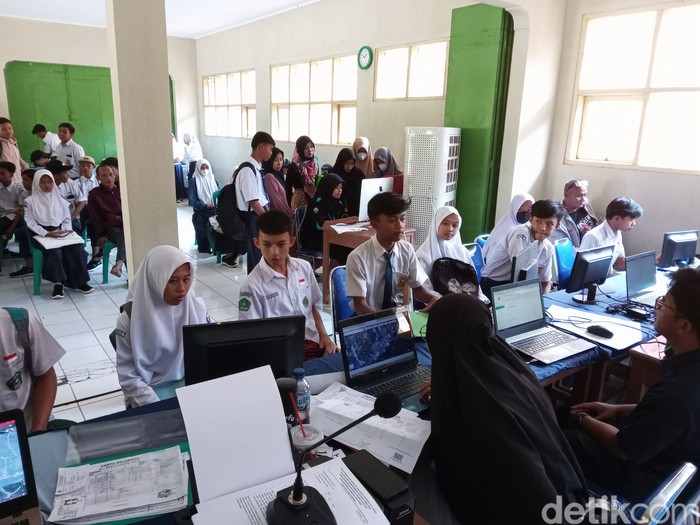 Para pendaftar PPDB di SMKN 1 Cijulang.