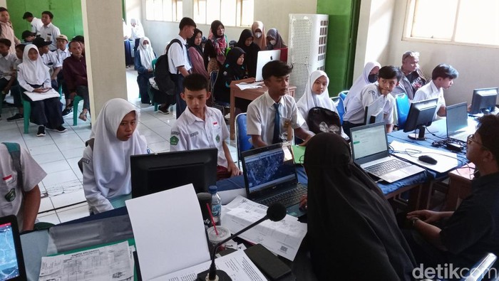 Para pendaftar PPDB di SMKN 1 Cijulang.