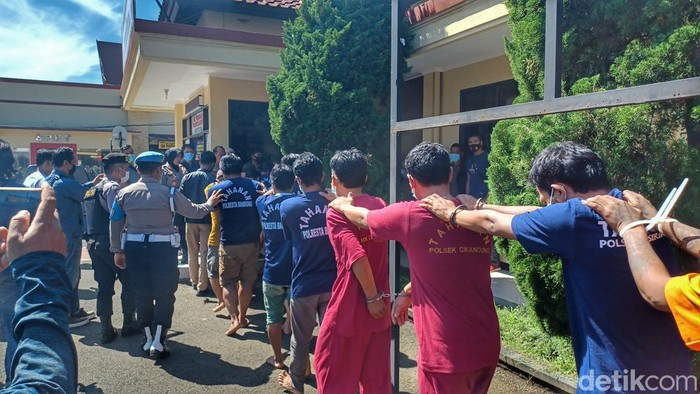 Para tersangka yang ditangkap dalam Operasi Libas Lodaya 2022 di Kabupaten Bandung.