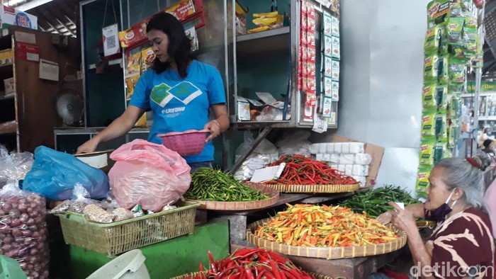 Pedagang cabai dan sayur mayur di Pasar Gede Solo. Foto diambil Selasa (7/6/2022).