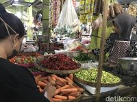 Harga Cabai Di Pasar Rembang Melambung, Bawang Merah Ikut Naik