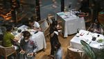 Pembatasan Diperlonggar, Restoran di Beijing Ramai Kembali