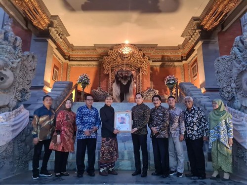 Pemberian sertifikat keanggotaan dan SK keanggotaan AMI di Museum Rudana, Ubud, Gianyar, Bali, Senin (6/6/2022).