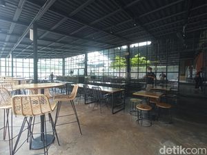 Buntut Panjang Pria Pangku-pangkuan di Kafe Wow