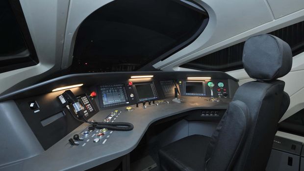 Peralatan untuk kebutuhan sistem persinyalan (signaling), komunikasi dan informasi proyek Kereta Cepat Jakarta-Bandung (KCJB) sudah tiba di Indonesia melalui Pelabuhan Tanjung Priok pada akhir Mei lalu. Peralatan-peralatan yang tiba itu adalah bagian dari control system pada proyek KCJB. (Dok: KCIC)