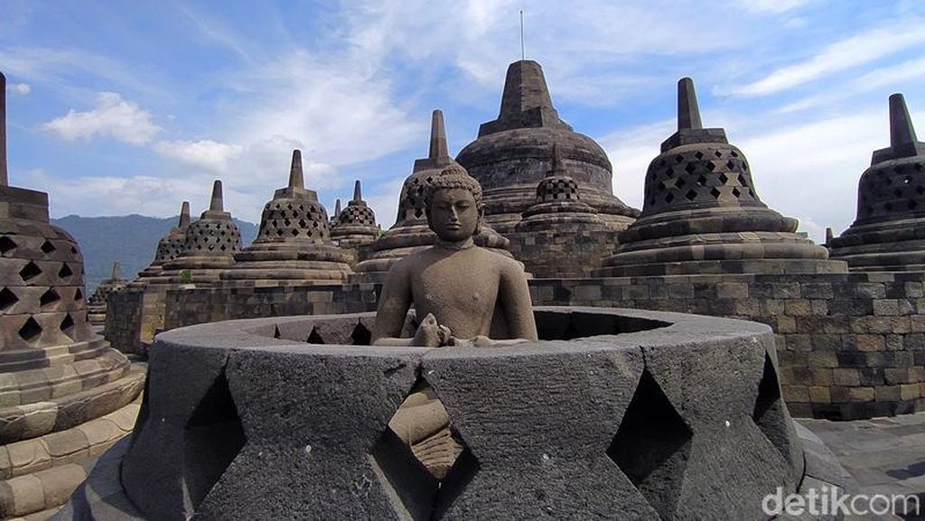 Ragam Stupa Pada Candi Borobudur yang Dianggap Lambang Agama Buddha