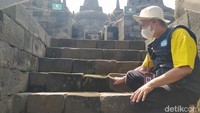 Tangga naik dan turun yang aus paling parah ada di sisi timur dan utara Candi Borobudur. (Foto: Eko Susanto/detikJateng)