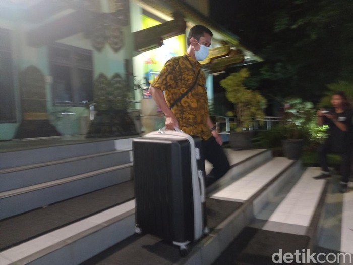 Petugas KPK rampung menggeledah kantor Wali Kota Jogja, Selasa (7/6/2022).