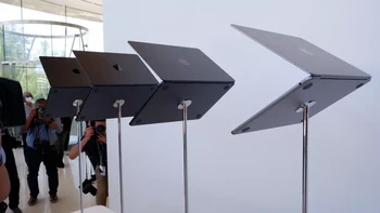 Laptop penerus MacBook Air M1 ini hadir dalam balutan warna silver. starlight, space gray dan midnight. Foto: Tom Guide