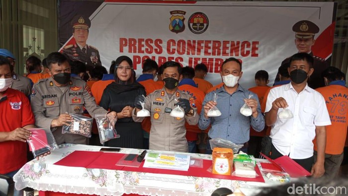Polres Jember tunjukkan barang bukti sabu 1 kilogram