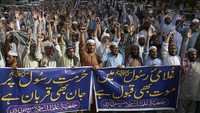 Tak hanya di India, umat Muslim di Pakistan juga turut menggelar aksi protes sebagai respon atas komentar Nupur Sharma yang menghina Nabi Muhammad SAW, di Karachi, Pakistan, Senin (6/6/2022). (AP Photo/Fareed Khan).