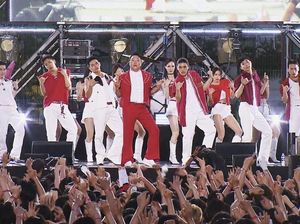 Lihat Aksi PSY Gegerkan Panggung TikTok For You Stage