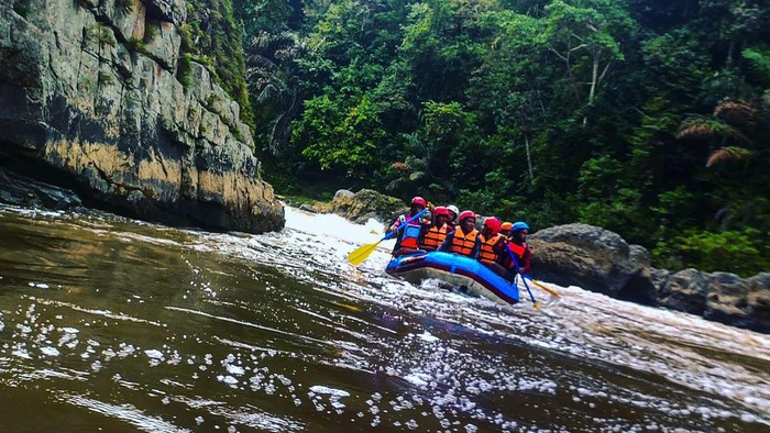 Rafting di Geopark Merangin
