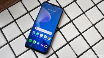 Ponsel ini mengusung layar LCD berukuran 6,6 inch dengan resolusi FHD+ (2.408 x 1.080). Mendukung refresh rate 90Hz dan touch sampling rate 180 Hz yang menghadirkan pengalaman gaming yang lebih mulus.