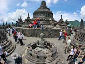 Terpopuler: Media Asing Turut Soroti Tarif Naik Candi Borobudur
