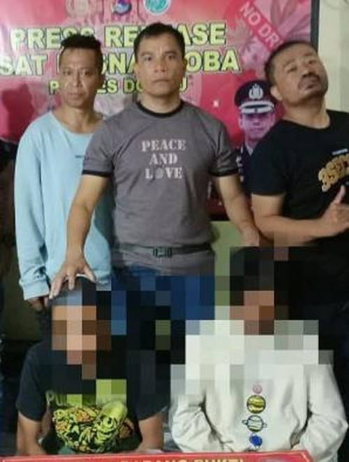 Satnarkoba Polres Dompu mengamankan dua terduga pelaku narkoba di Kecamatan Dompu, Kabupaten Dompu, Nusa Tenggara Barat.