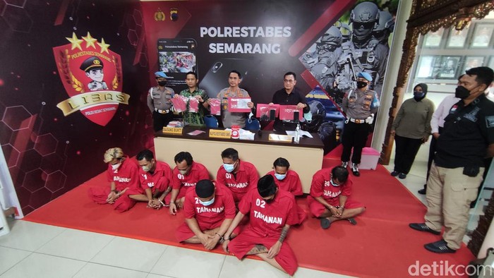 Sejumlah tersangka kasus narkoba saat dihadirkan dalam jumpa pers Polrestabes Semarang, Selasa (7/6/2022).