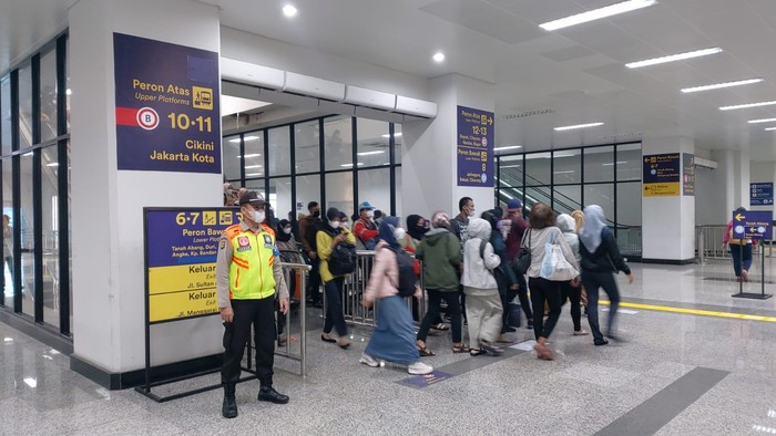 Suasana Stasiun Manggarai dekat eskalator. (PT KAI)